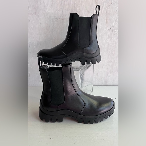 🔴SOLD🔴 THE ROW Greta Lug Sole Winter Chelsea Boot- Black - Picture 8 of 16